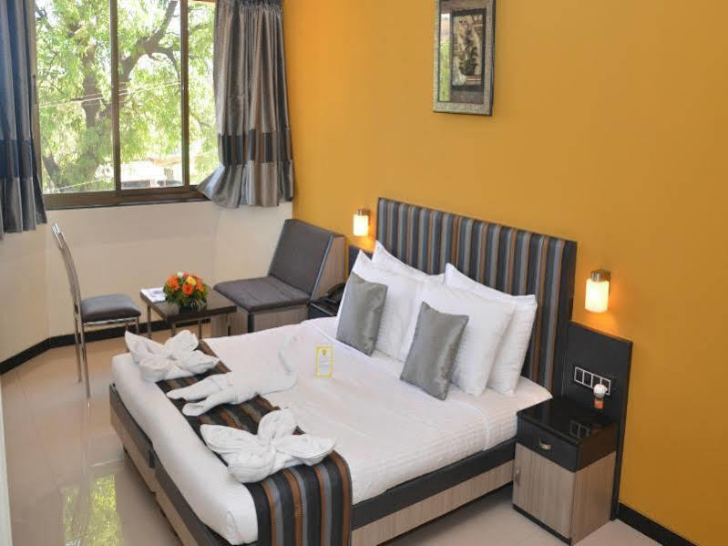 Hotel Sterling Lonavla Exterior foto