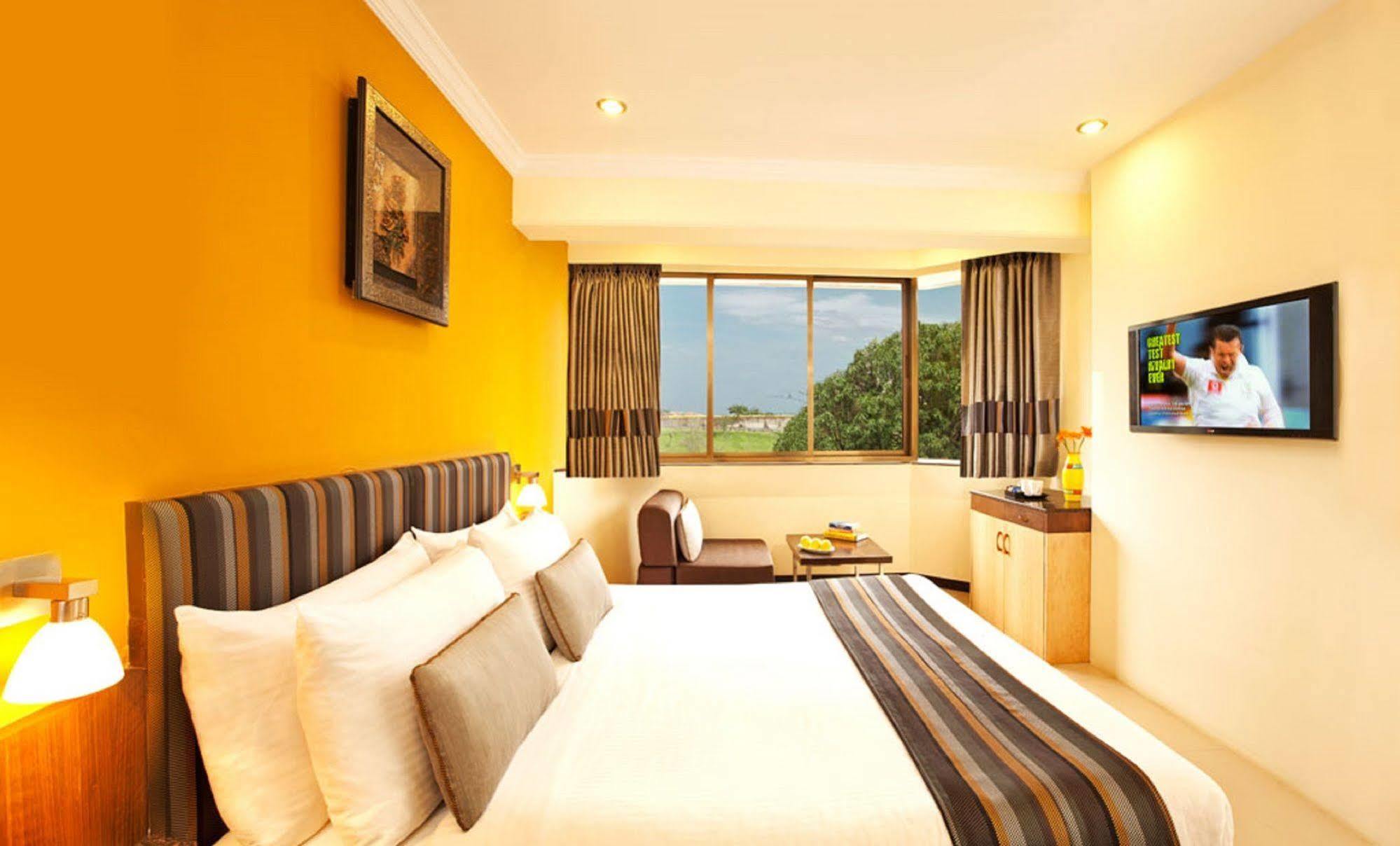 Hotel Sterling Lonavla Exterior foto